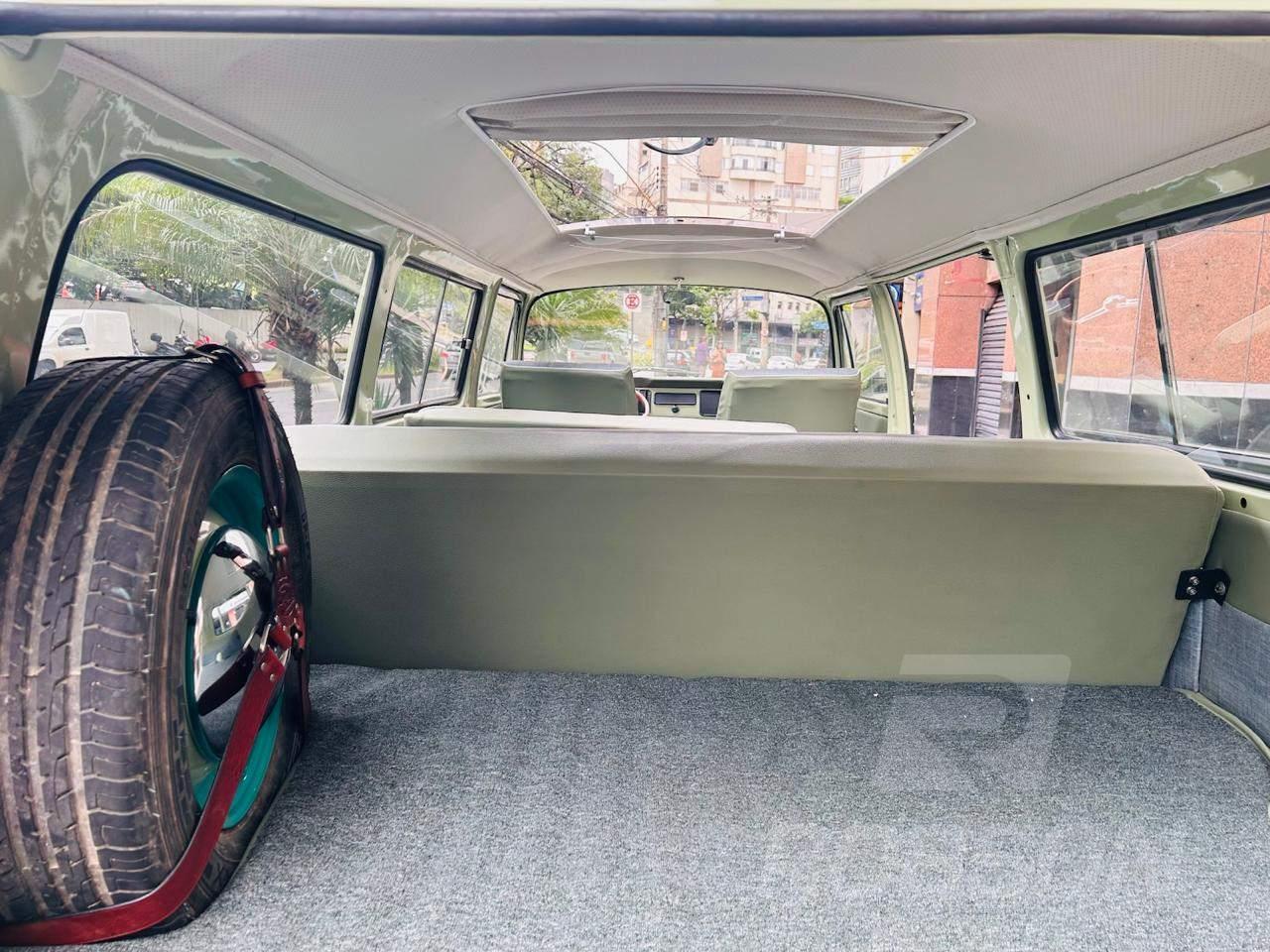 Volkswagen Kombi Standard/ Luxo/ Série Prata 1980